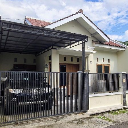 Choko Homestay Colomadu Exterior foto